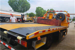 古塔区附近拖车电话号码服务